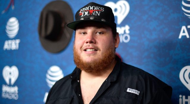 Artist.LukeCombs.Country.IHeartCountryFestivalAwkwardSmile.May2018-1-1-640x400-640x350